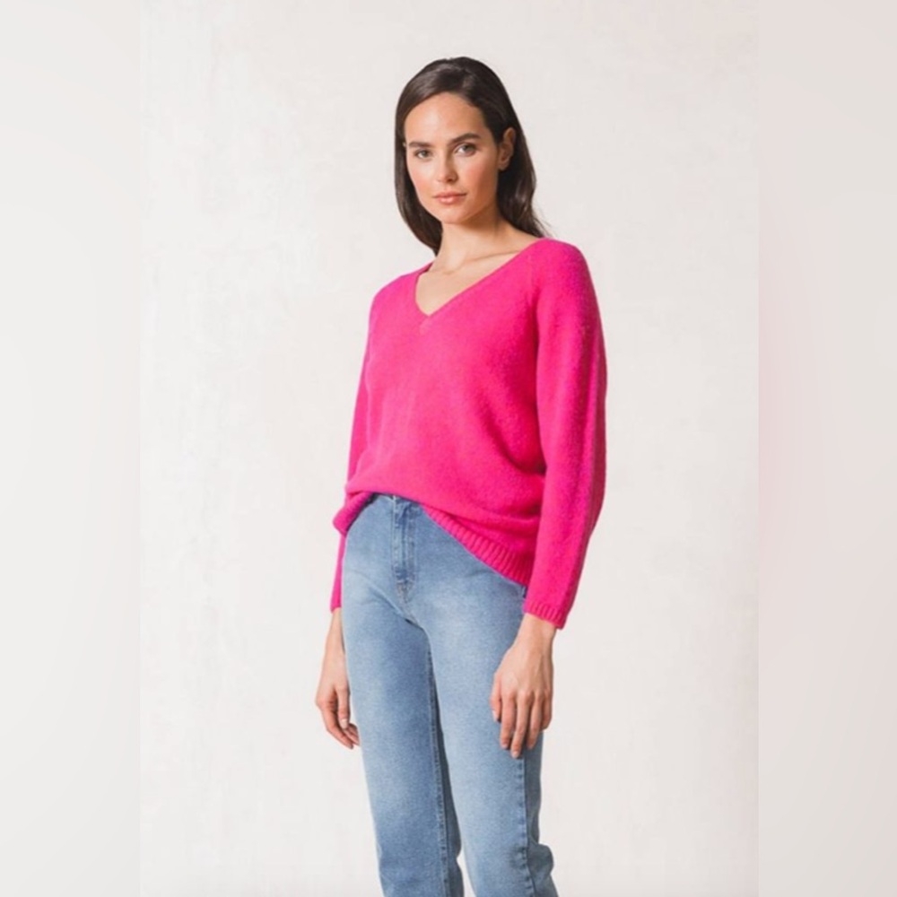 Indi & cold San Sebastian V-neck fluffy pink sweater